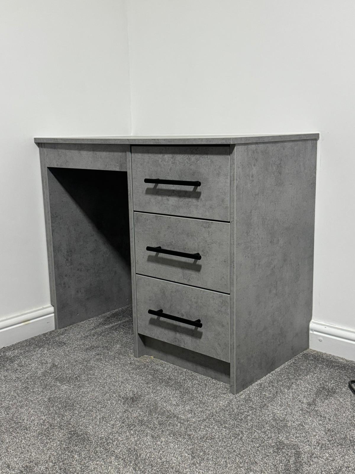 Built-in dressing table with concrete-effect finish and black handles